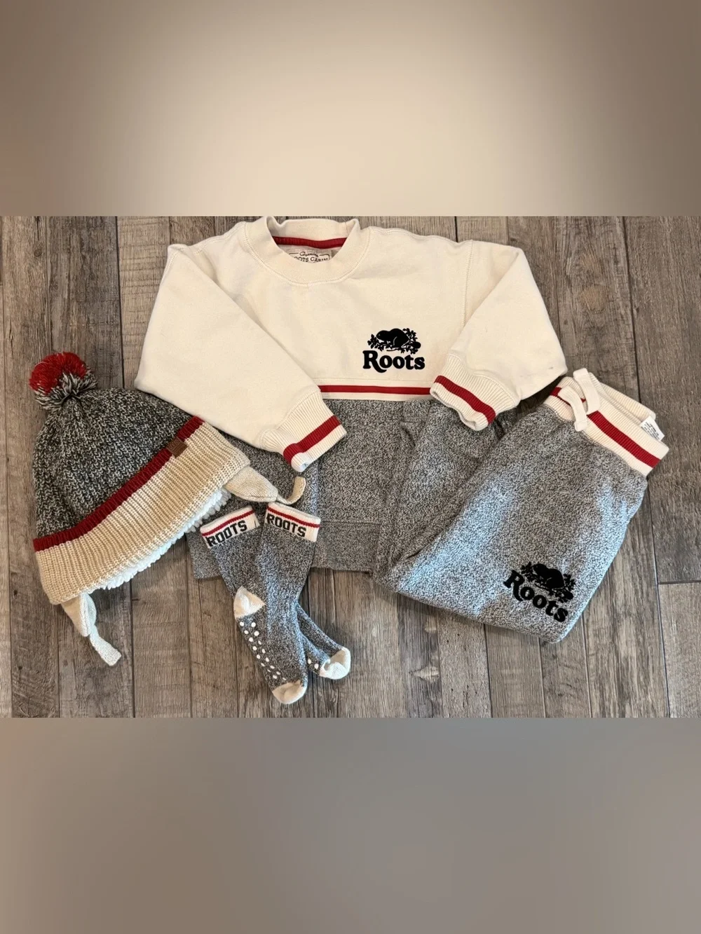 ❤️ Roots Cream Crewneck Sweatshirt Jogger Set. Size 3T
